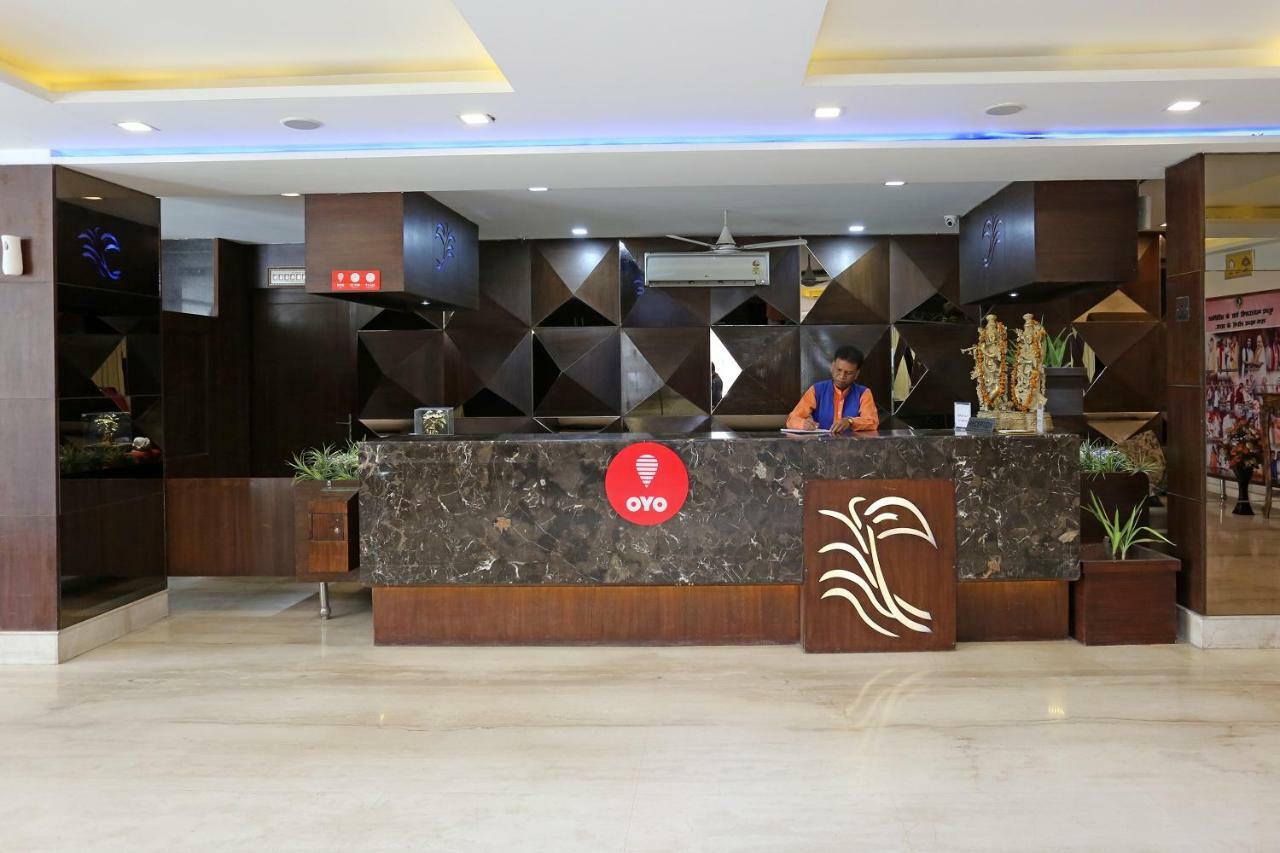 Oyo 13564 Near Prem Mandir Hotel Matura Exterior foto