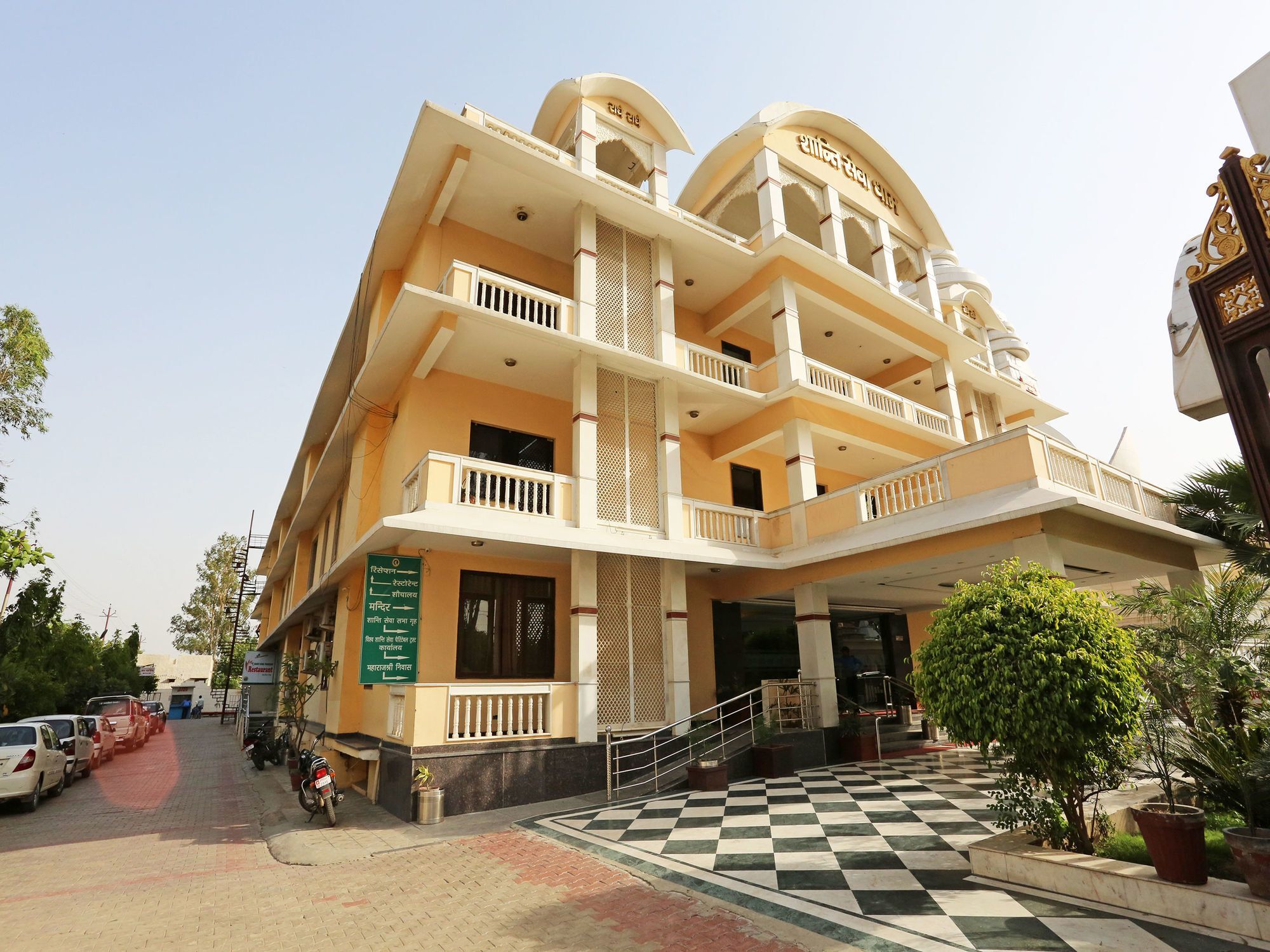 Oyo 13564 Near Prem Mandir Hotel Matura Exterior foto